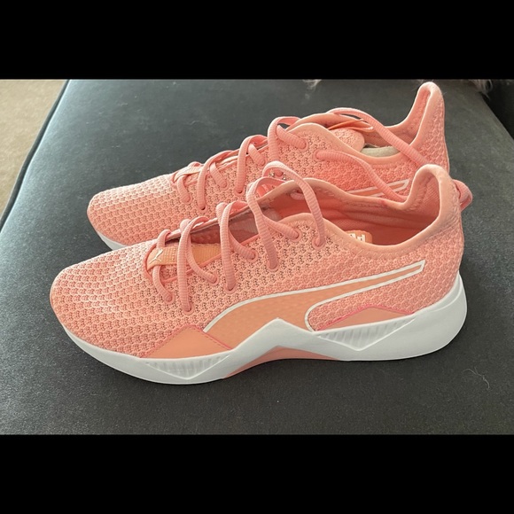 Puma - Picture 3 of 4